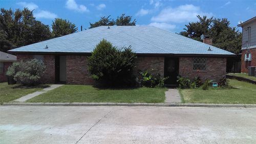 2009 Minnie Dr, Arlington, TX, 76012-3649 | Card Image