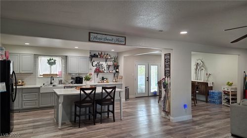 6437 E Bonanza Rd, Las Vegas, NV, 89110-4016 | Card Image