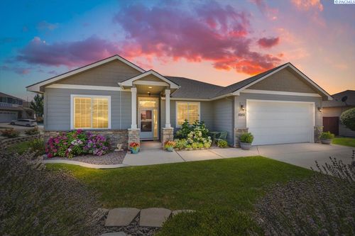 10201 W 18th Ct, Kennewick, WA, 99338-7626 | Card Image