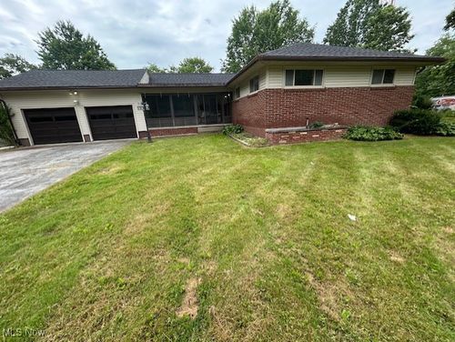 17657 Beck St, Lake Milton, OH, 44429-9529 | Card Image