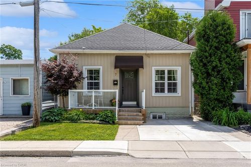 7 Richmond St, Hamilton, ON, L8P4J3 | Card Image