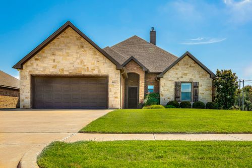 815 Chestnut Grove Dr, Cleburne, TX, 76033-5936 | Card Image