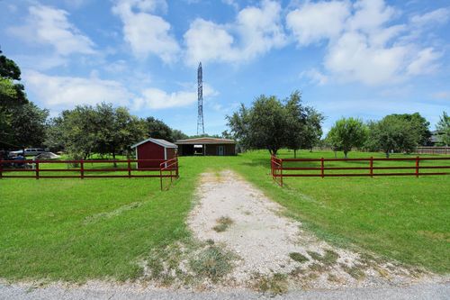 694 County Road 941, Alvin, TX, 77511-6824 | Card Image