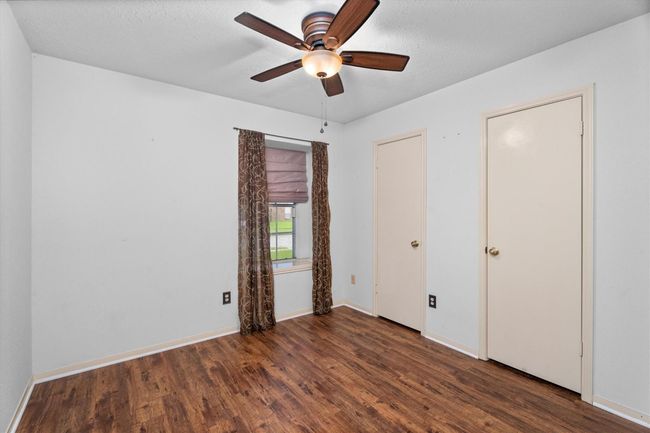 5211 Pimberton Ln, House other with 3 bedrooms, 2 bathrooms and 2 parking in Spring TX | Image 5