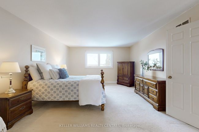 32 Petch Cres, House other with 4 bedrooms, 3 bathrooms and 4 parking in Aurora ON | Image 19
