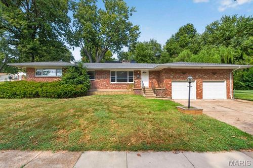 9091 Patrick Dr, Saint Louis, MO, 63114-4017 | Card Image