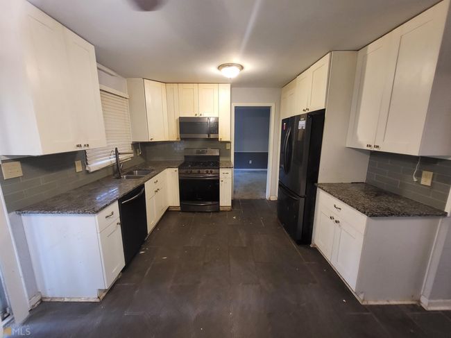 4051 Glenda Dr, House other with 3 bedrooms, 3 bathrooms and 2 parking in College Park GA | Image 8