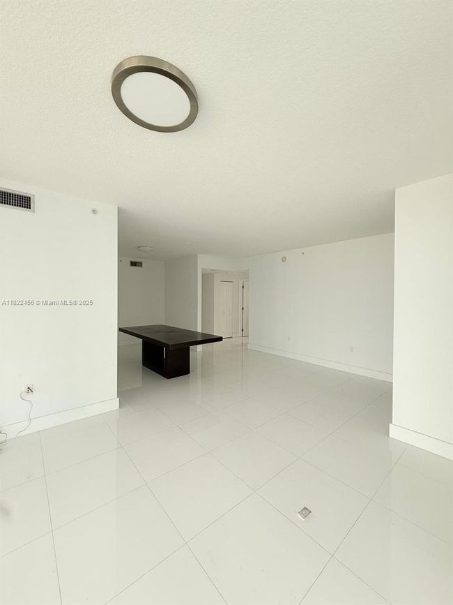 APT-3306 - 1250 S Miami Ave, Condo with 3 bedrooms, 2 bathrooms and null parking in Miami FL | Image 9
