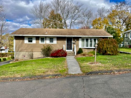 124 Plainfield Dr, Watertown, CT, 06779-2318 | Card Image