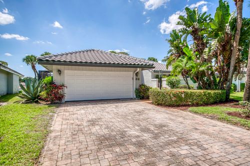 32 Glens Dr E, Boynton Beach, FL, 33436-6207 | Card Image