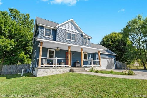 205 Lakeview St, Holly, MI, 48442-1326 | Card Image