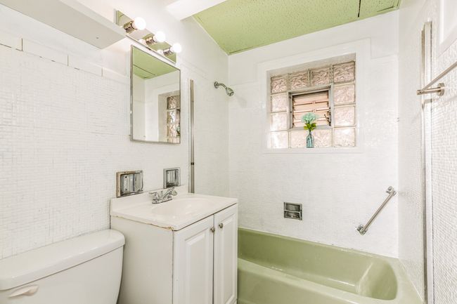 9171 S Burnside Ave, Home with 2 bedrooms, 2 bathrooms and null parking in CHICAGO IL | Image 8