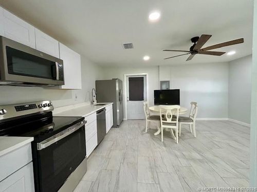 813 Se 13th St, Stuart, FL, 34994-4023 | Card Image