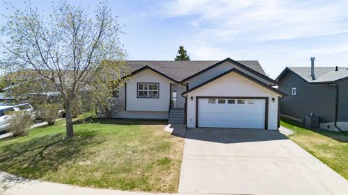 6207 39 Avenue Close, Stettler, AB, T4K1G3 | Card Image
