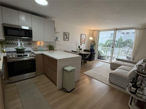 305-1666 West Ave, Miami Beach, FL, 33139-2338 | Card Image