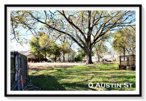 628 Austin St, Columbus, TX, 78934-1802 | Card Image