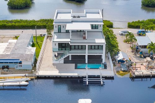 141 Grassy Rd, Key Largo, FL, 33037-3004 | Card Image
