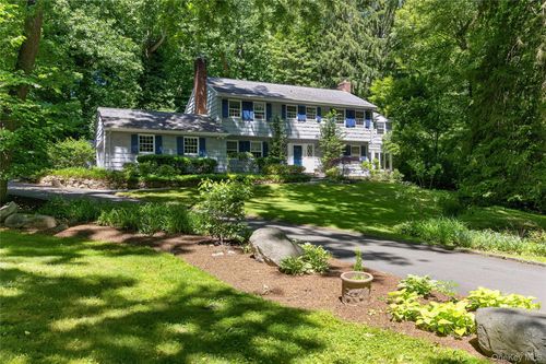 325 Birch Hill Rd, Locust Valley, NY, 11560-1819 | Card Image