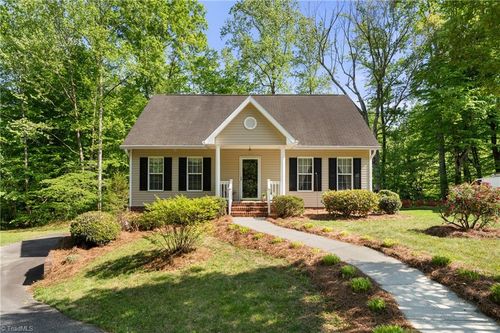 2375 Oakton Dr, Clemmons, NC, 27012-8676 | Card Image