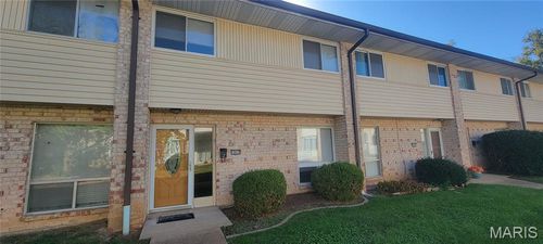 10070 Sakura Dr, Saint Louis, MO, 63128-1331 | Card Image