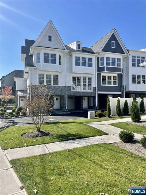 100 Schraalenburg Rd, Harrington Park, NJ, 07640-1912 | Card Image