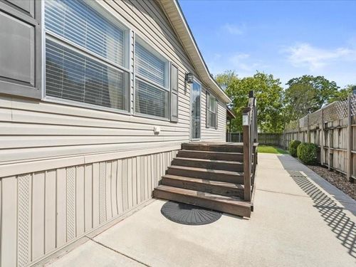 2631 Goldenrod St, Pasadena, TX, 77503-3947 | Card Image