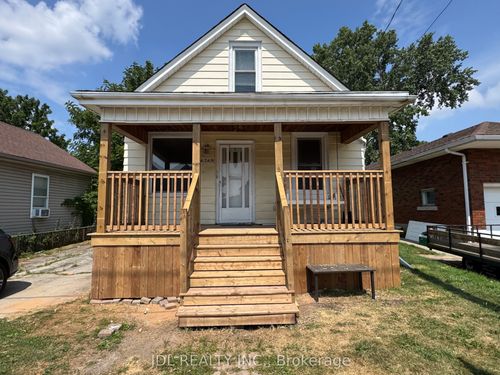 6269 Ash St, Niagara Falls, ON, L2G2H4 | Card Image