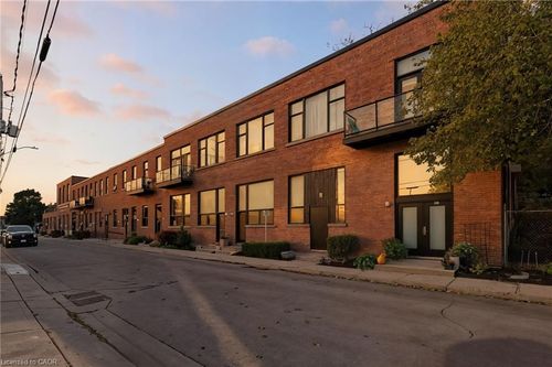 203-85 Spruce St, Cambridge, ON, N1R4K4 | Card Image