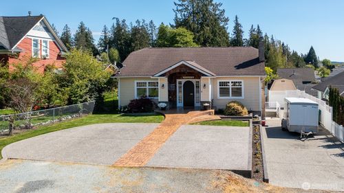8220 Cedarhome Dr, Stanwood, WA, 98292-7423 | Card Image