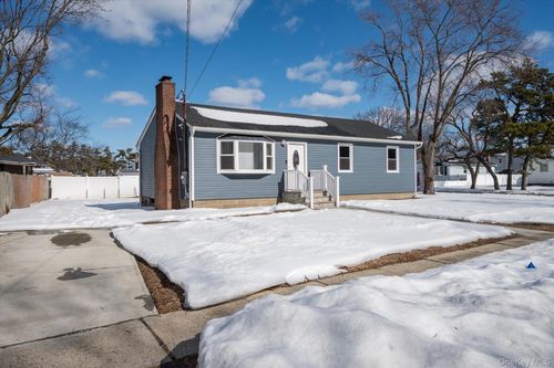 93 Garfield Blvd, Farmingdale, NY, 11735-6215 | Card Image