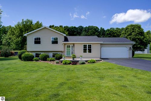 9318 Schichtel Rd, Kingsley, MI, 49649-9424 | Card Image