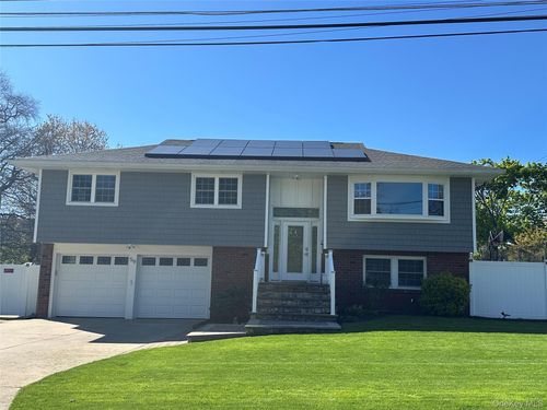 59 Dover St, Lindenhurst, NY, 11757-3802 | Card Image