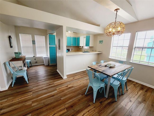 16606 John Davis Rd, House other with 2 bedrooms, 1 bathrooms and null parking in Jamaica Beach TX | Image 6