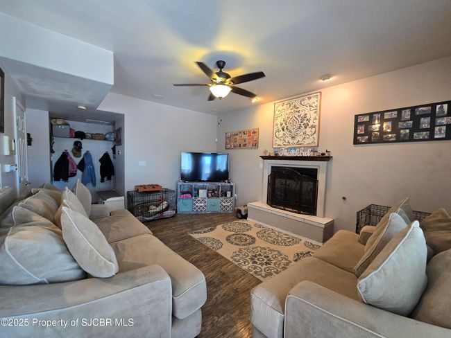 family room | Image 16