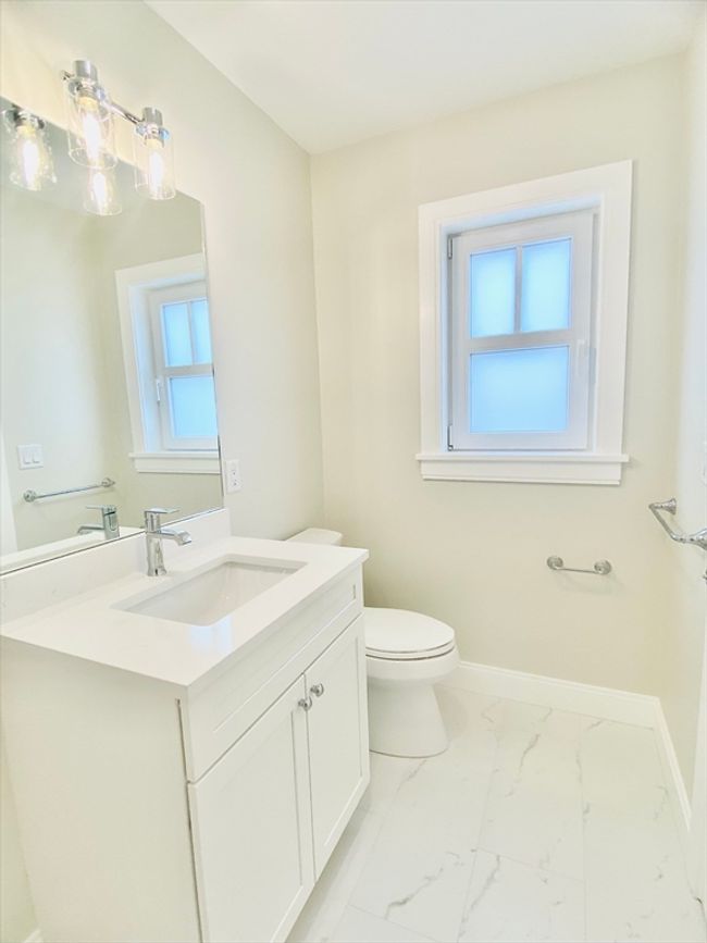 1 - 15 Yuill Cir, Condo with 2 bedrooms, 2 bathrooms and 1 parking in Boston MA | Image 9