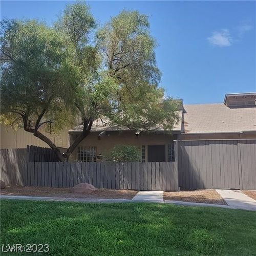 0-4032 Village Sq, Las Vegas, NV, 89121-4804 | Card Image