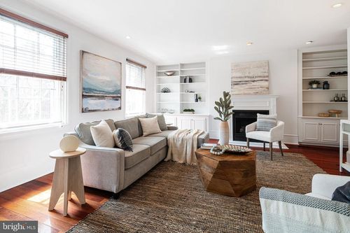 apt-3f-903 Clinton St, PHILADELPHIA, PA, 19107-6182 | Card Image