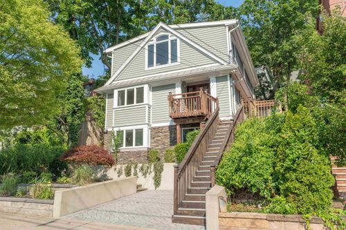 238 Undercliff Ave, Edgewater, NJ, 07020-1590 | Card Image