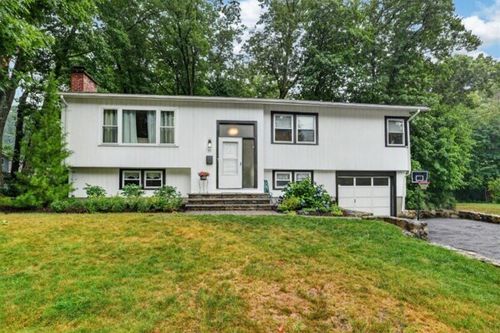 11 Geraldine Rd, Framingham, MA, 01701-4126 | Card Image