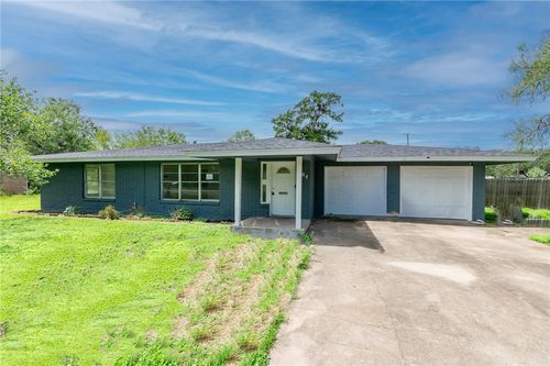 704 Henderson St, Bishop, TX, 78343-2906 | Card Image