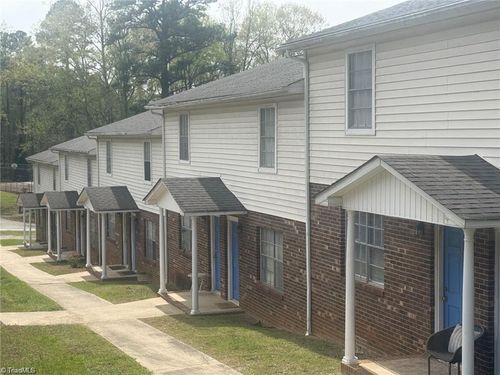 2-506 Summit St, Madison, NC, 27025-2252 | Card Image