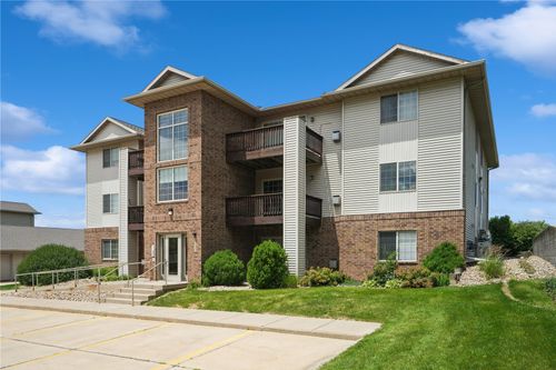 11-3010 Wilson Sw, Cedar Rapids, IA, 52404 | Card Image