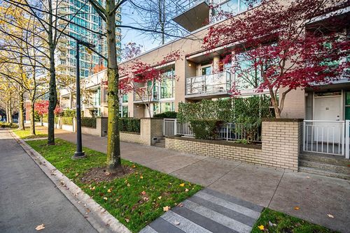 th6-168 Esplanade Ave E, North Vancouver, BC, V7L4X8 | Card Image