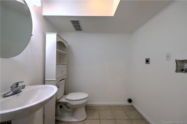 114 Meadow View Ter, House other with 3 bedrooms, 3 bathrooms and null parking in New Haven CT | Image 7