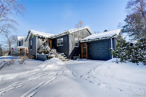 6200 Overlook, Clarkston, MI, 48346-2060 | Card Image