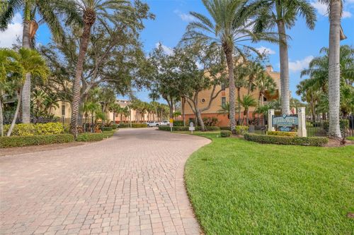 529 Sandy Hook Rd, TREASURE ISLAND, FL, 33706-1212 | Card Image