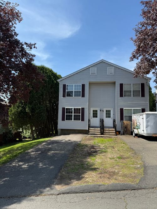 4 Trumbull St, Derby, CT, 06418-2515 | Card Image