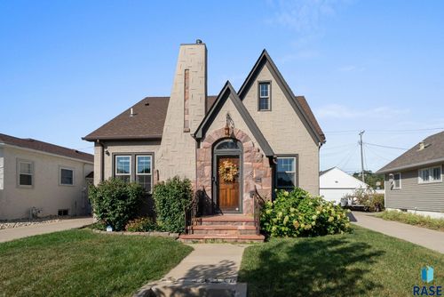 1909 S Dakota Ave, Sioux Falls, SD, 57105-2916 | Card Image