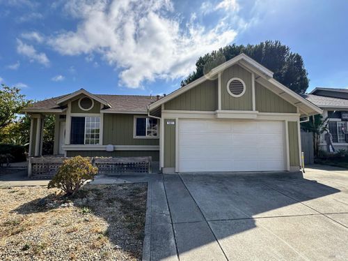 5001 Lakeview Cir, Fairfield, CA, 94534-7434 | Card Image