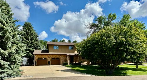 3052 Lakeview Dr, Dickinson, ND, 58601-7207 | Card Image